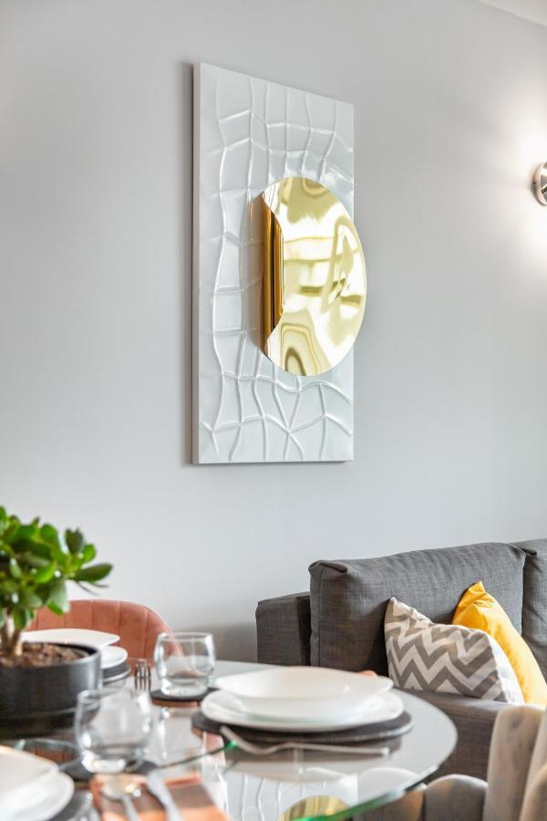 Stunning Apartment With Underground Parking! Λονδίνο Εξωτερικό φωτογραφία