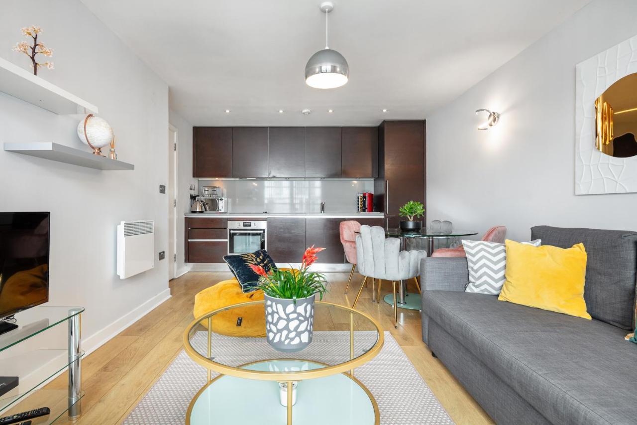 Stunning Apartment With Underground Parking! Λονδίνο Εξωτερικό φωτογραφία