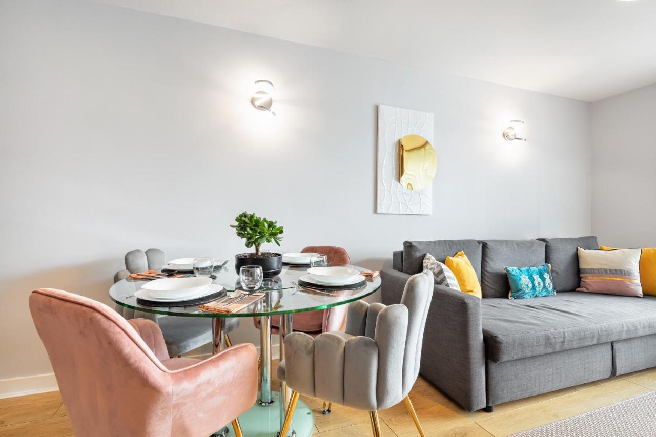 Stunning Apartment With Underground Parking! Λονδίνο Εξωτερικό φωτογραφία