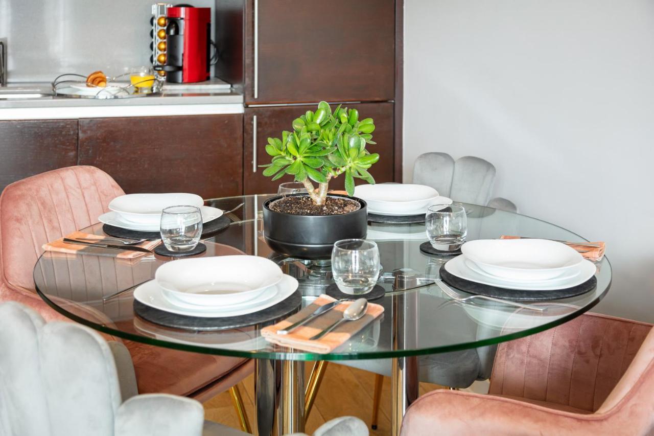 Stunning Apartment With Underground Parking! Λονδίνο Εξωτερικό φωτογραφία