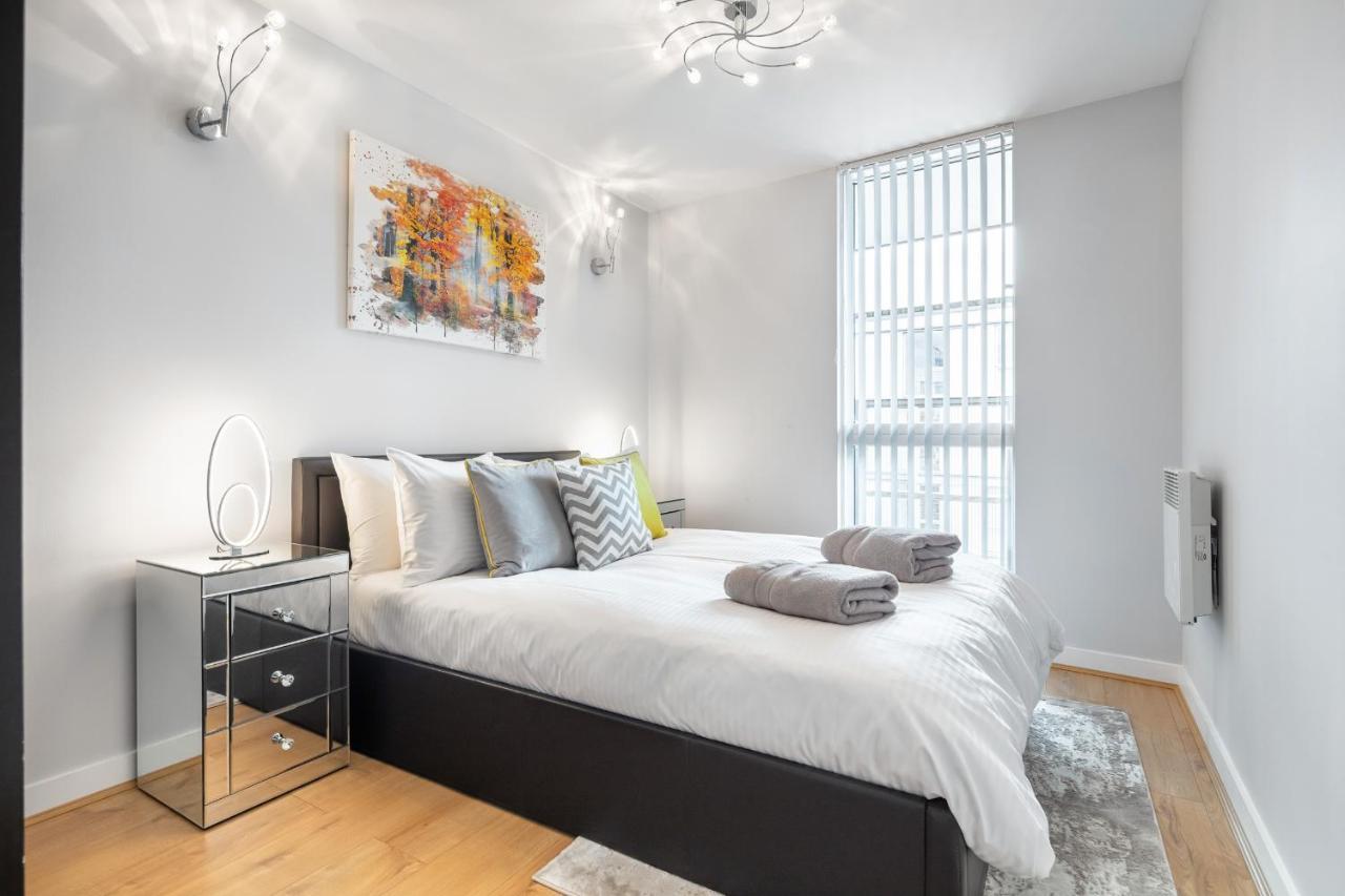 Stunning Apartment With Underground Parking! Λονδίνο Εξωτερικό φωτογραφία