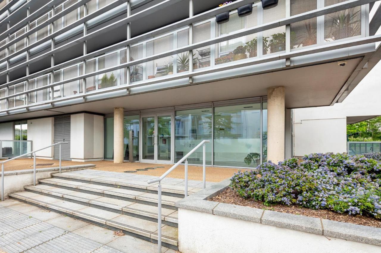 Stunning Apartment With Underground Parking! Λονδίνο Εξωτερικό φωτογραφία
