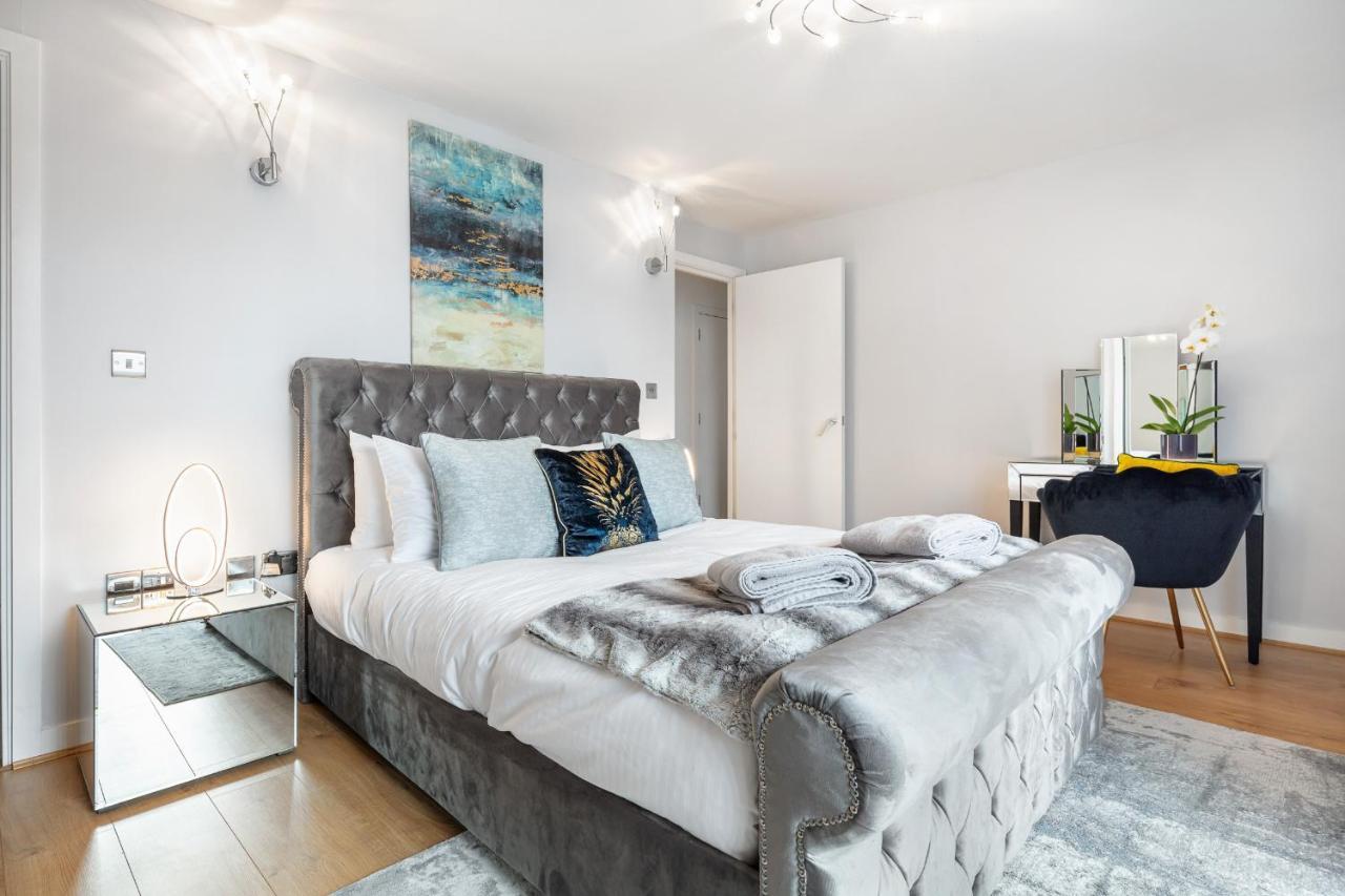 Stunning Apartment With Underground Parking! Λονδίνο Εξωτερικό φωτογραφία