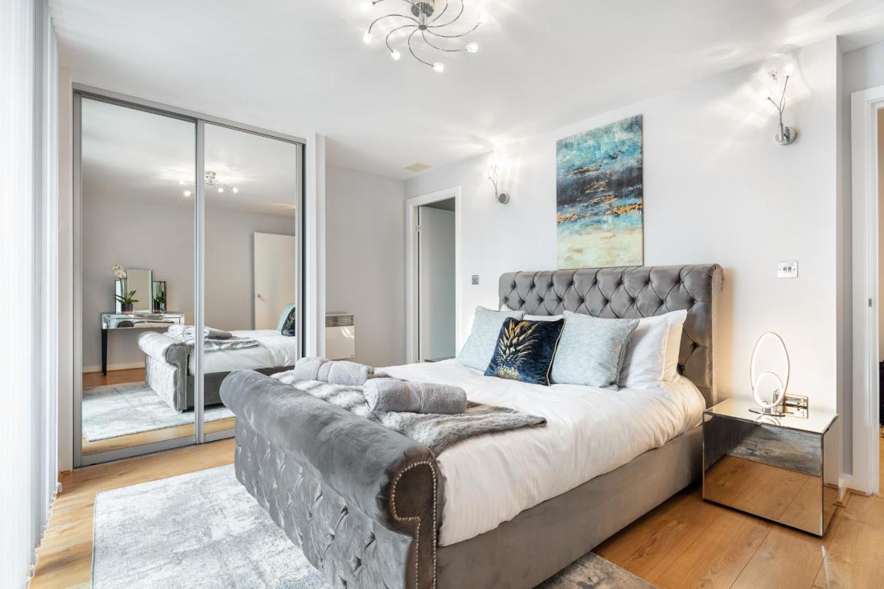 Stunning Apartment With Underground Parking! Λονδίνο Εξωτερικό φωτογραφία