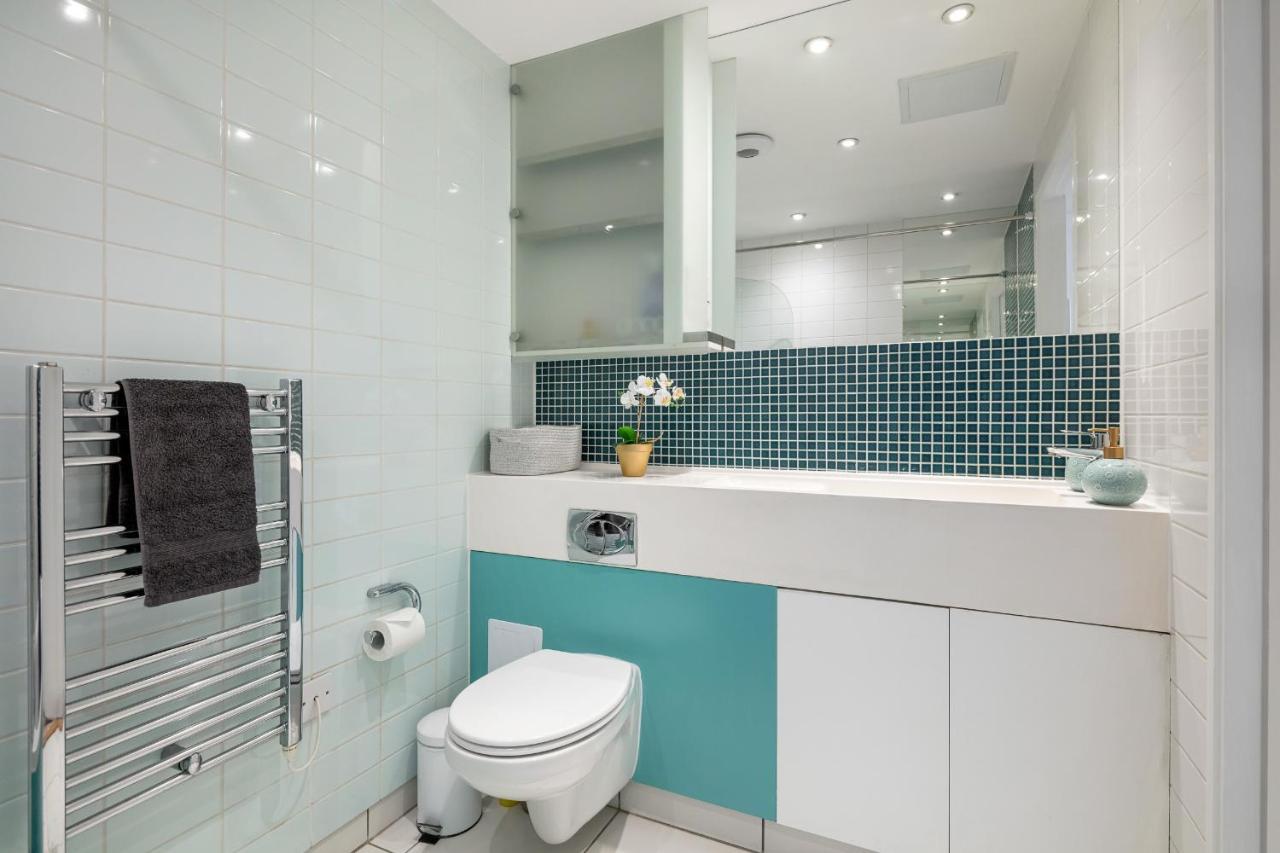 Stunning Apartment With Underground Parking! Λονδίνο Εξωτερικό φωτογραφία