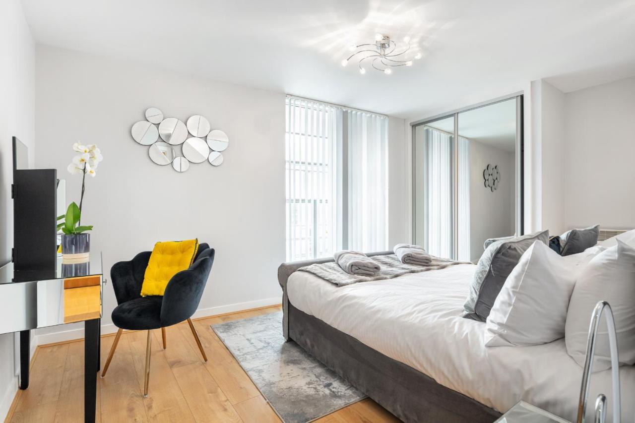 Stunning Apartment With Underground Parking! Λονδίνο Εξωτερικό φωτογραφία