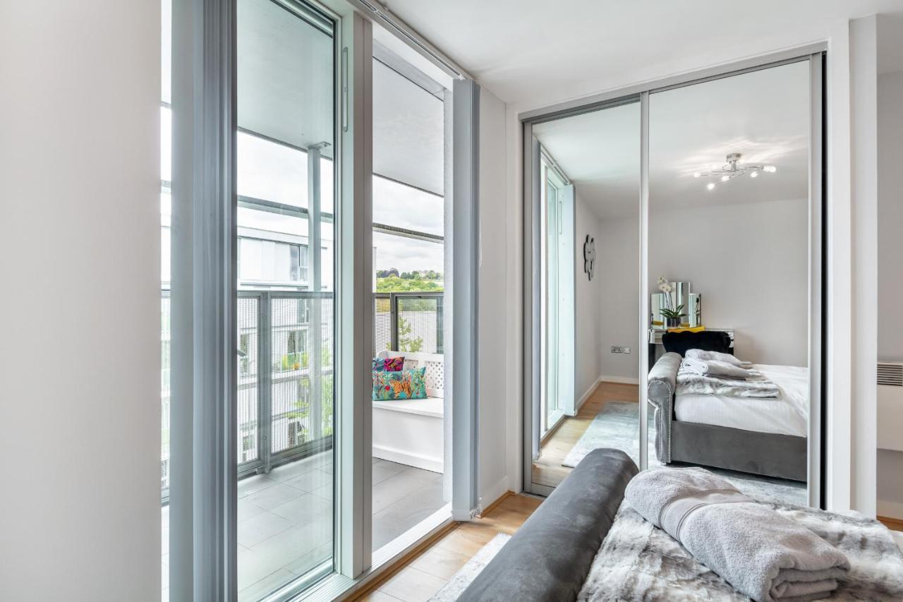 Stunning Apartment With Underground Parking! Λονδίνο Εξωτερικό φωτογραφία