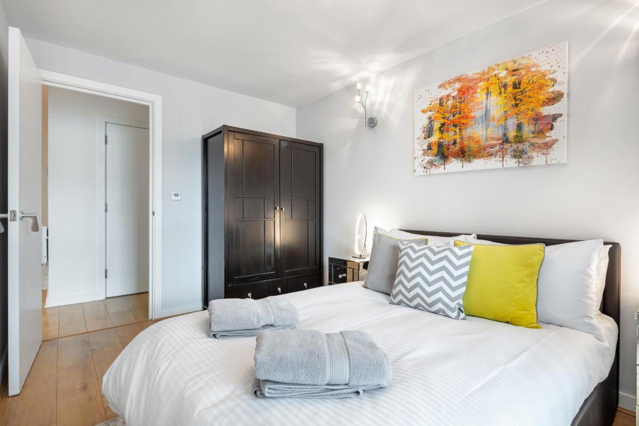Stunning Apartment With Underground Parking! Λονδίνο Εξωτερικό φωτογραφία