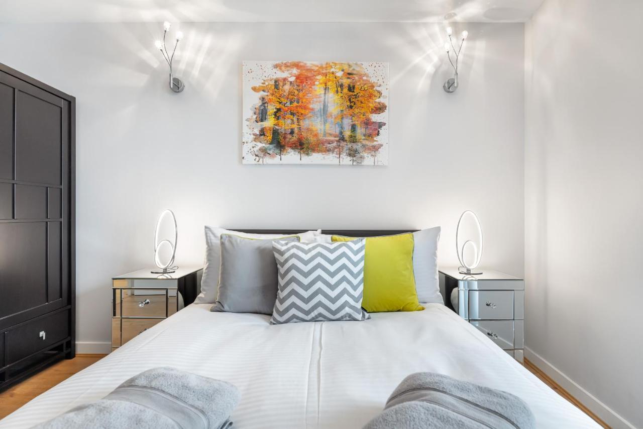Stunning Apartment With Underground Parking! Λονδίνο Εξωτερικό φωτογραφία