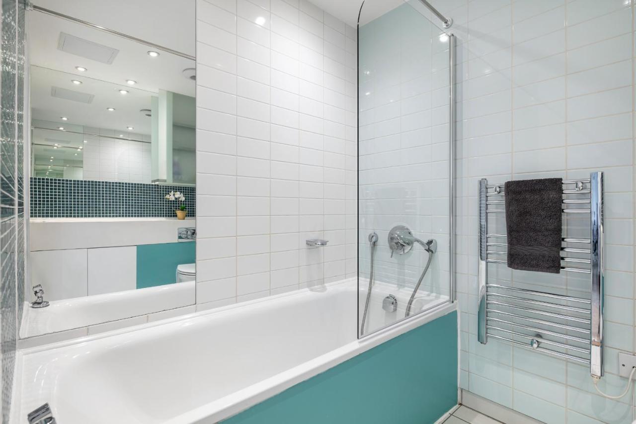 Stunning Apartment With Underground Parking! Λονδίνο Εξωτερικό φωτογραφία