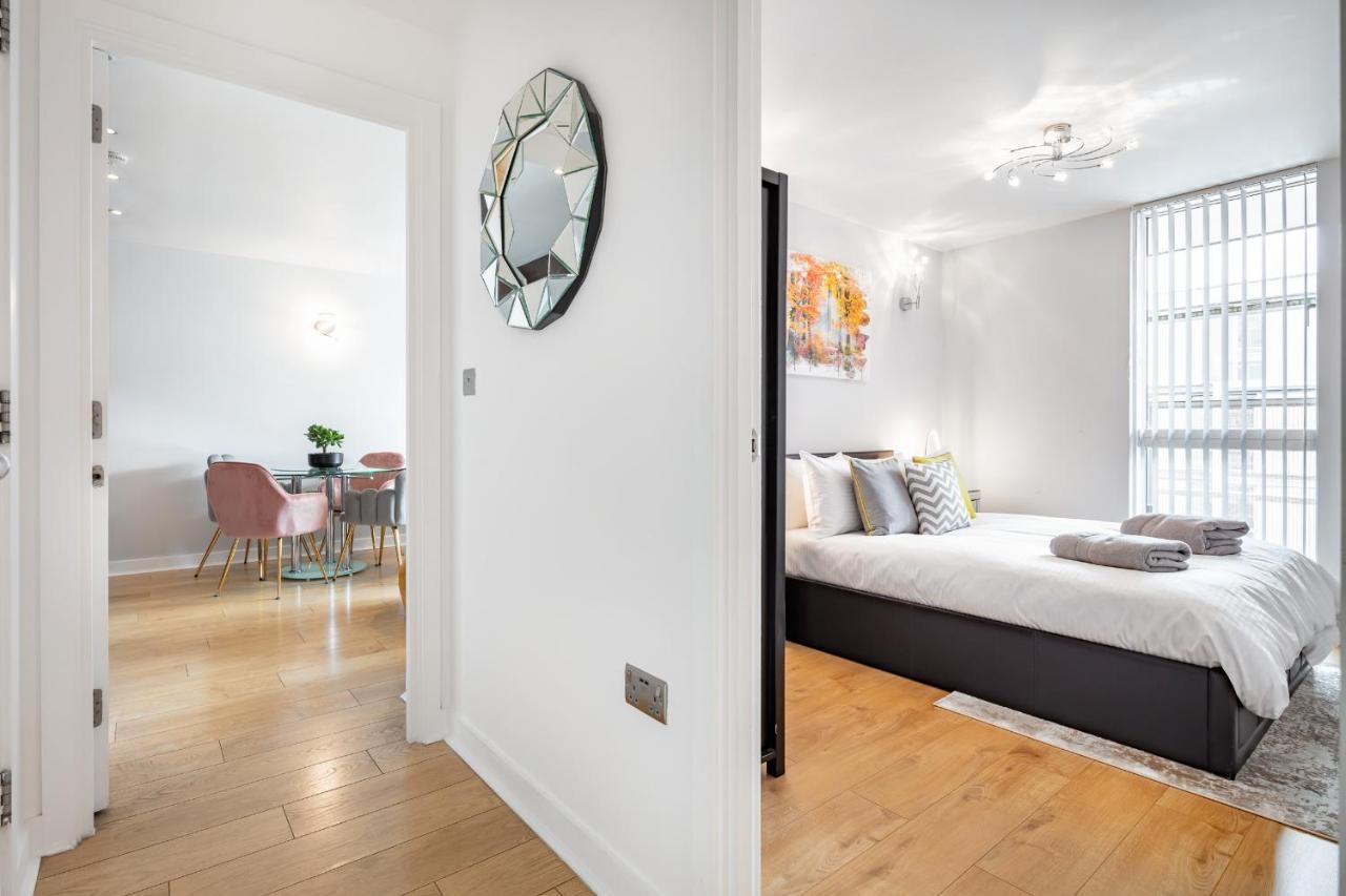 Stunning Apartment With Underground Parking! Λονδίνο Εξωτερικό φωτογραφία
