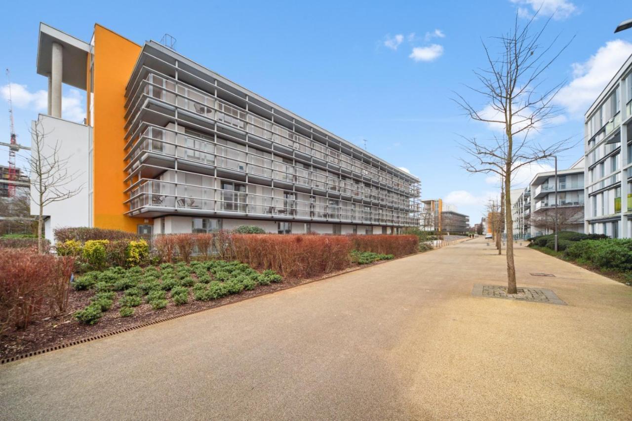Stunning Apartment With Underground Parking! Λονδίνο Εξωτερικό φωτογραφία