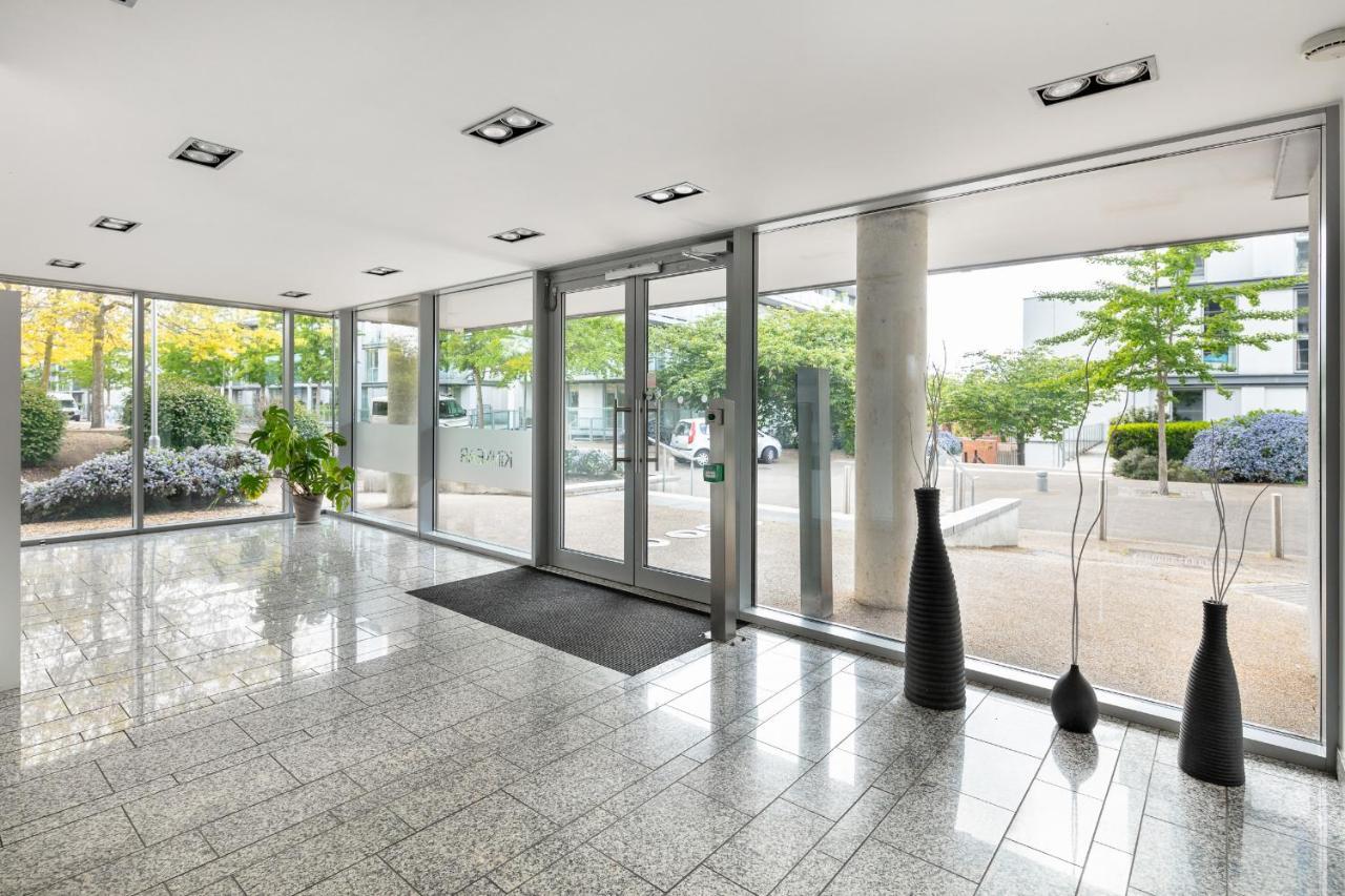 Stunning Apartment With Underground Parking! Λονδίνο Εξωτερικό φωτογραφία